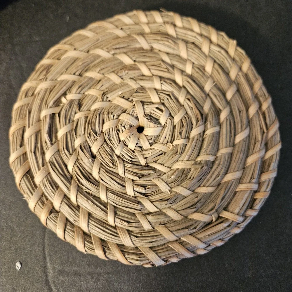 Vintage‎ Small Handwoven Rattan Straw Wicker Basket With Lid Lidded